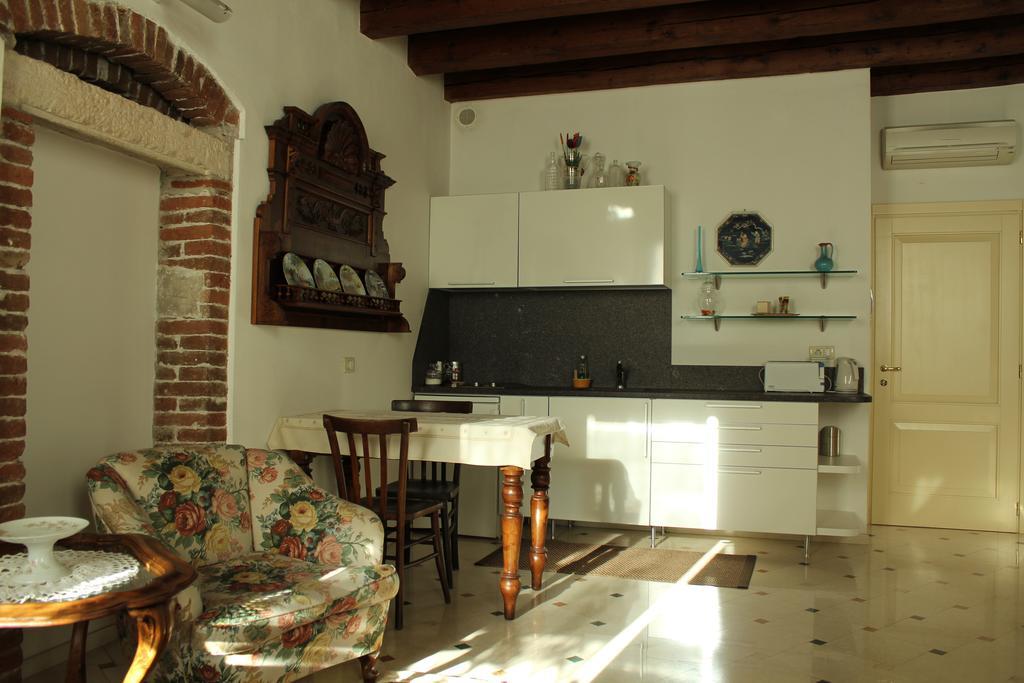 Residenza Carducci Centro Storico Apartment Verona Bilik gambar